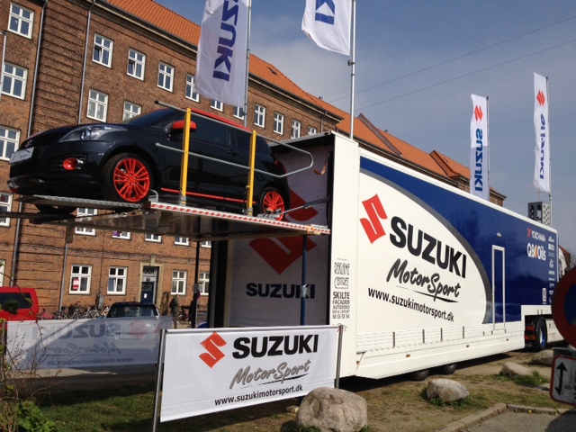 Udover racerbilerne kan man også se specialudgaver af Swiften.
(Foto: Suzuki Motorsport)